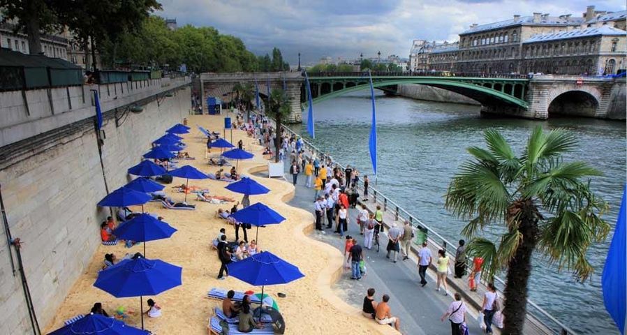 Paris Plages, plages de sable sur les berges de la Seine, Paris