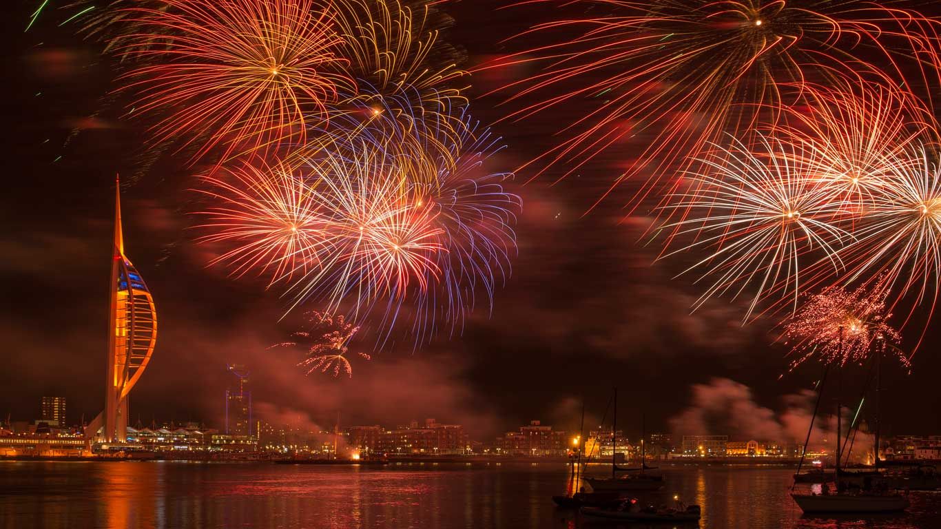 Fireworks over Gunwharf Quays, Portsmouth Peapix