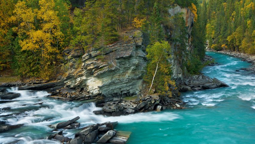 O rio Fraser perto do Monte Robson, Colúmbia Britânica, Canadá