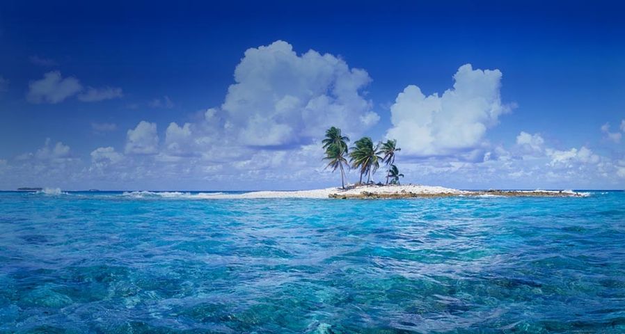 Eine von 33 Inseln, die das Funafuti-Atoll bilden, Inselstaat Tuvalu – George Steinmetz/Corbis ©