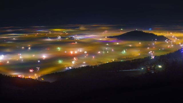 Feux d’artifice et brouillard à Salzbourg, Autriche