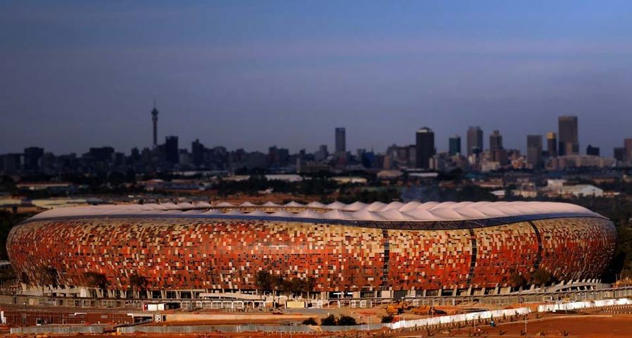 Im Soccer City-Stadion in Johannesburg finden neben anderen Partien das Eröffnungs- und Endspiel der FIFA Fußballweltmeisterschaft 2010 statt – Lefty Shivambu/Gallo Images/Getty Images ©