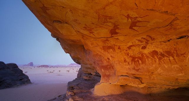 石の壁画 新石器時代の壁画｣アフリカ, チャド, エネディ高原 - Bing