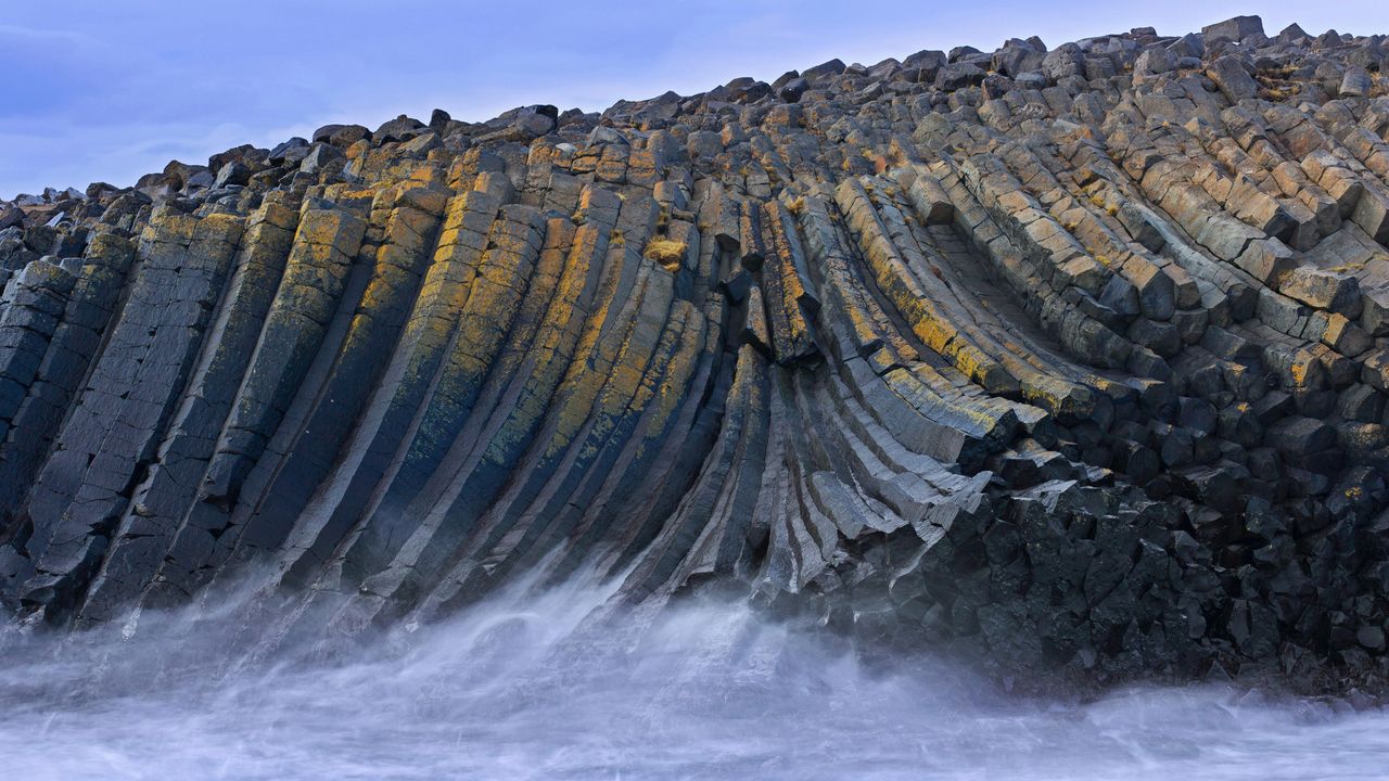 Basaltsäulen in der Bucht von Kálfshamarsvík, Halbinsel Skagi, Island