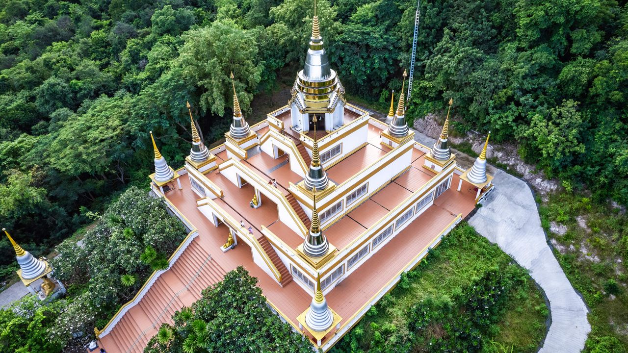 Wat Tham Khao Prang, Thailand