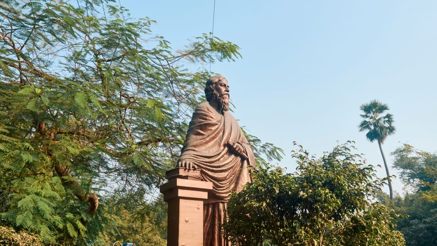 Statue of Rabindranath Tagore at Rabindra Sarobar, West Bengal