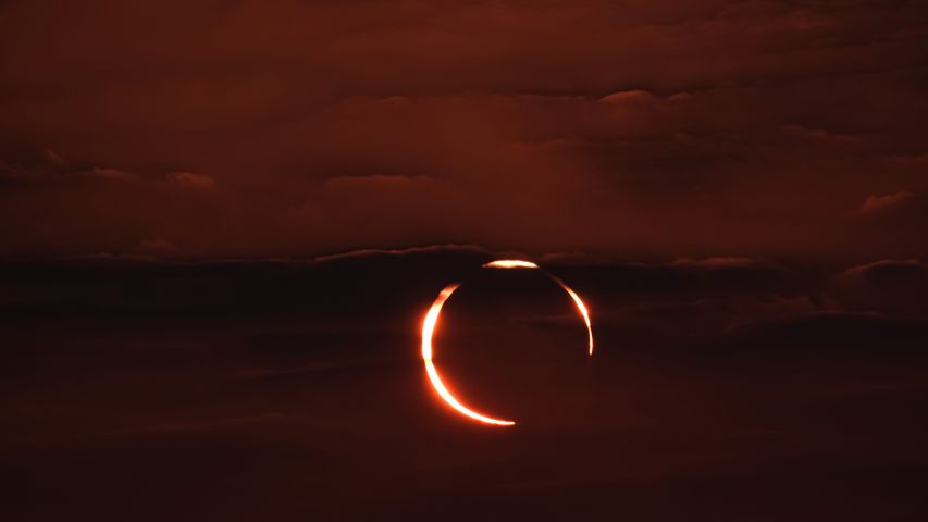Eclipse solar anular o "anillo de fuego", Doha, Catar