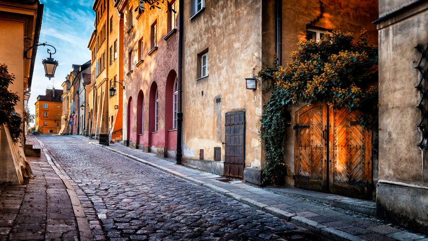 Street Views PREMIUM 4K Theme for Windows 10