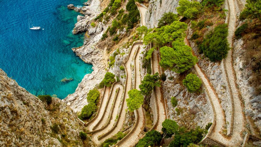 Sentieri aggrovigliati di via Krupp, Capri