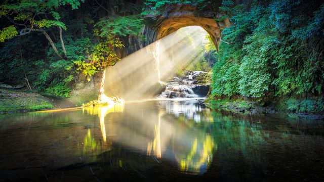 濃溝の滝・亀岩の洞窟, 千葉 君津市