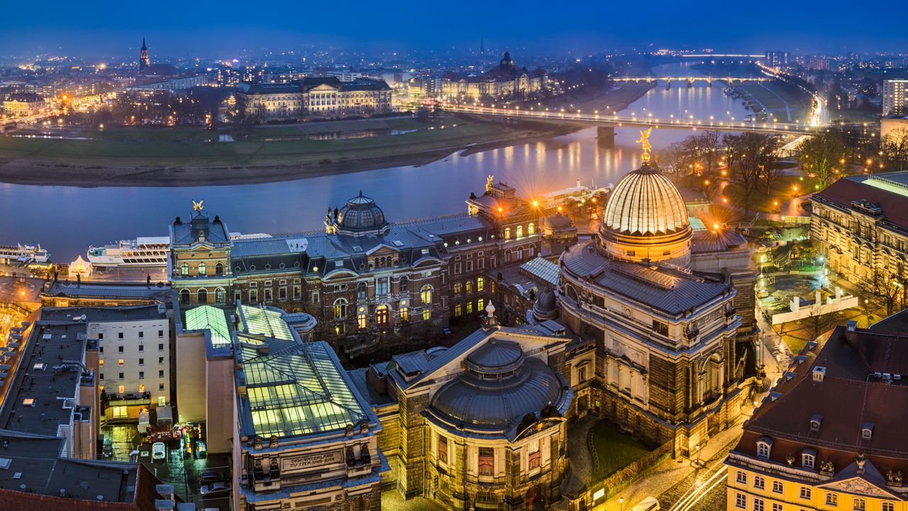 Blick von der Frauenkirche auf die Altstadt und die Elbe, Dresden, Sachsen