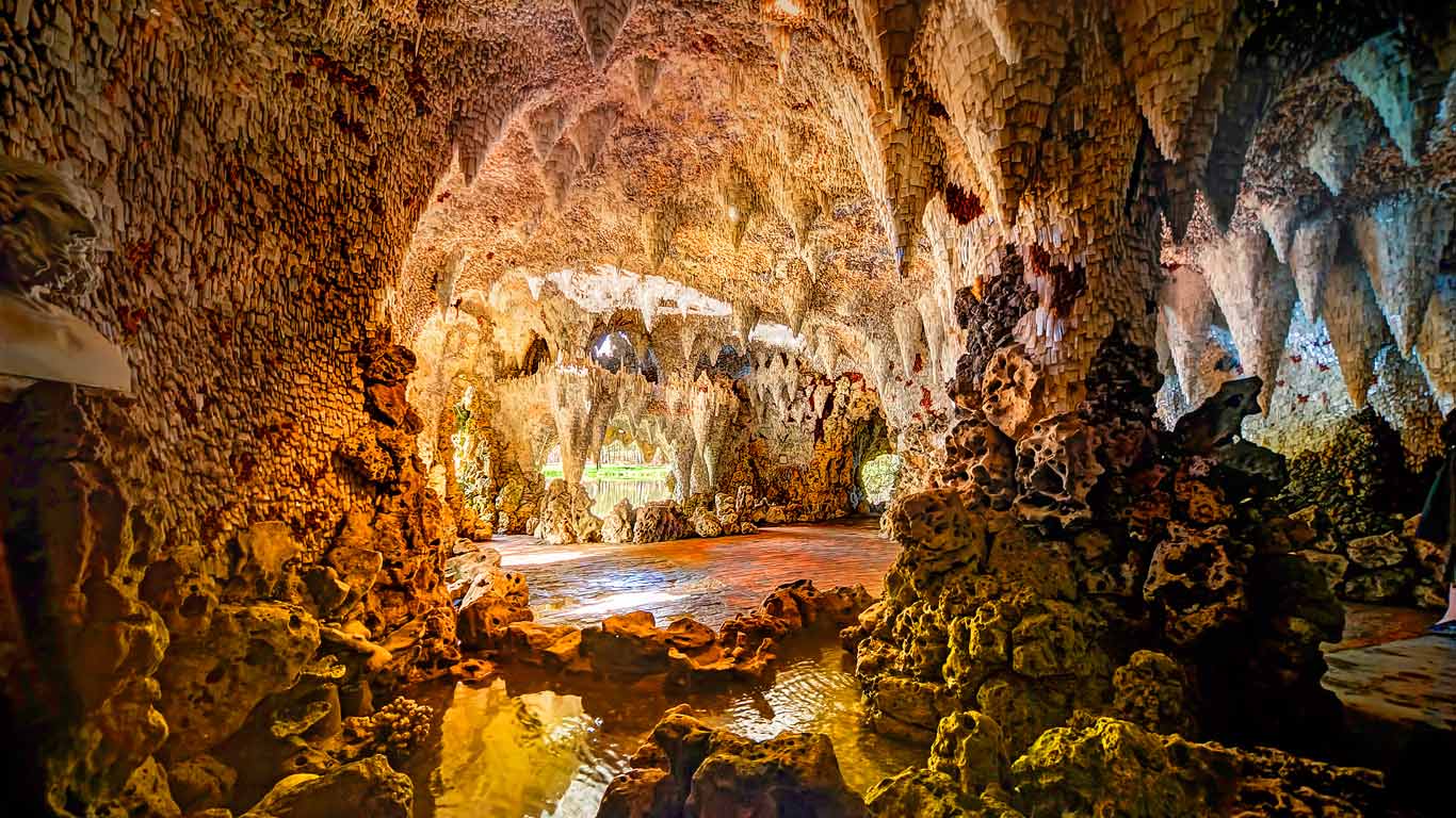 Откройте дверь в золотую пещеру. Пещера Джейта Ливан. Гроты геркулеса Марокко. Гротто пещера. Грот пещера.