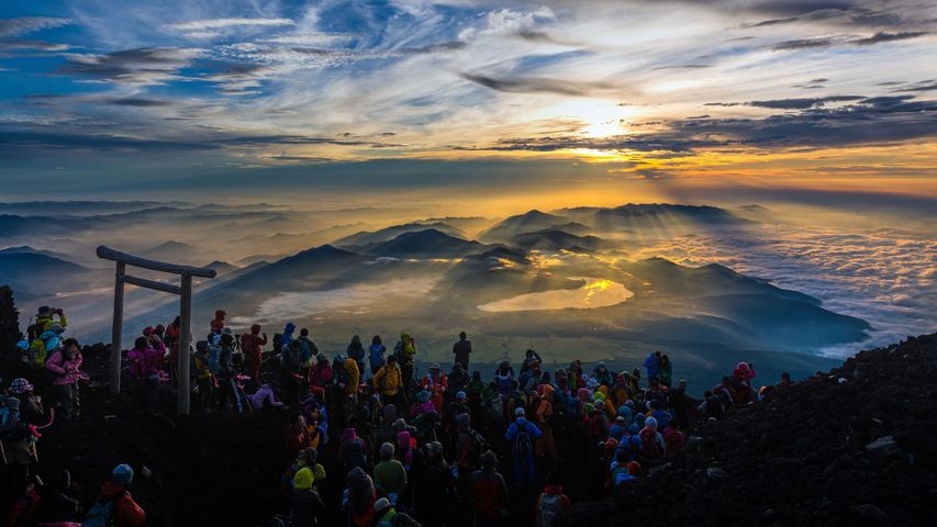 Au sommet du mont Fuji, Japon, pour le premier lever de soleil de la nouvelle année. Bonne année 2019 !