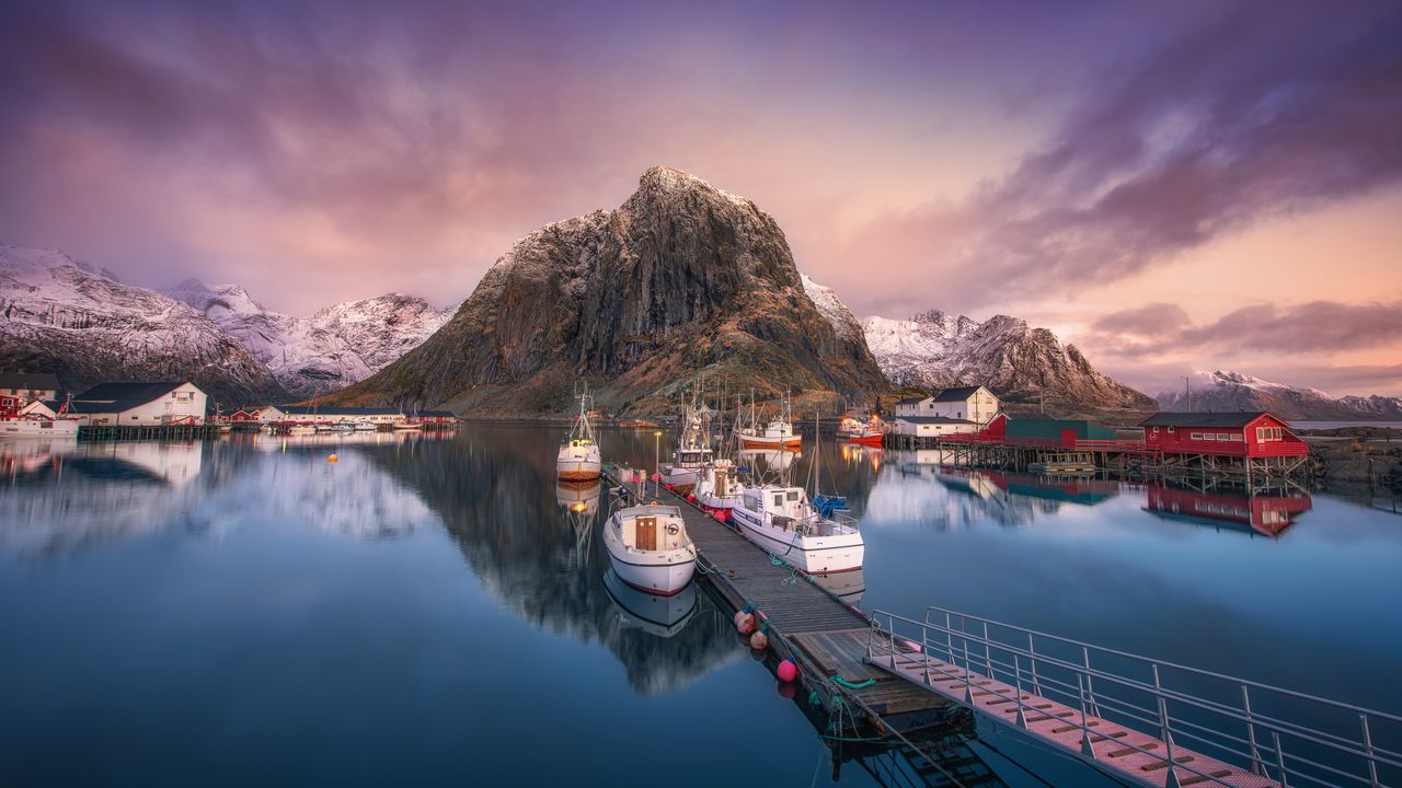 Fishing harbor, red rorbuer, snowy mountains, Hamnøya