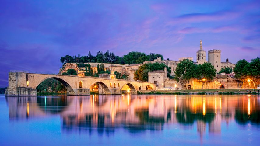 Le pont d’Avignon et le palais des Papes, Provence Alpes Côte d’Azur