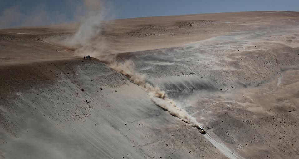 Le pilote Mini Joan "Nani" Roma, d’Espagne, et son co-pilote Michel Périn, de France, concourrent à la 11e étape du Rallye Dakar 2012 entre Arica (Chili) et Arequipa (Pérou), le 12 janvier 2012