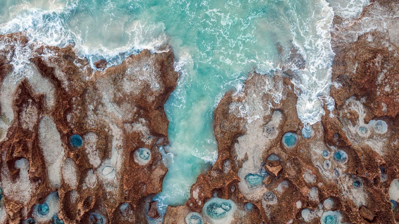 Turquoise tide