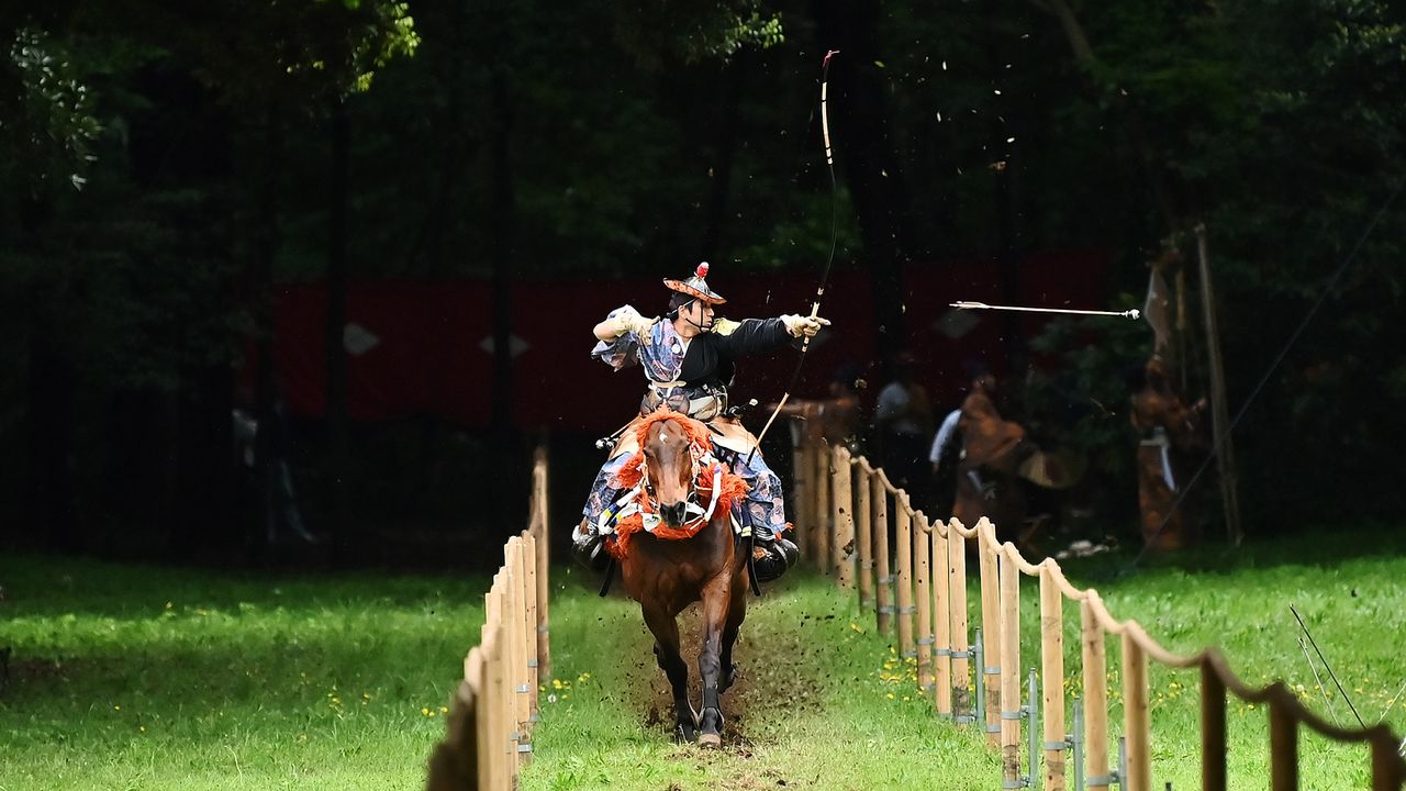 矢を放つ流鏑馬の射手, 東京
