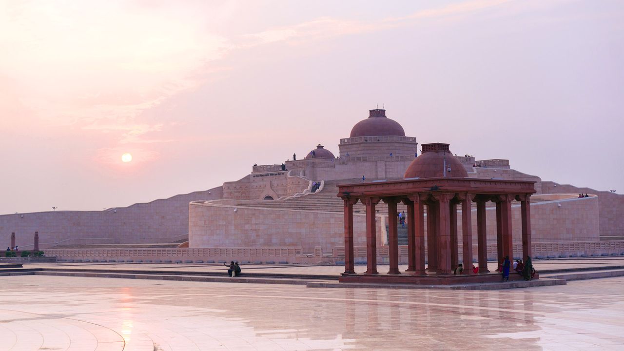 Multi-pillar canopy and main dome of the Ambedkar Stupa, Uttar Pradesh