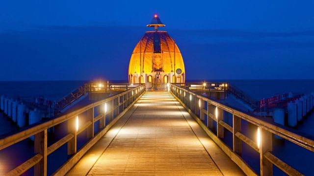 The diving gondola on Sellin Pier, Germany