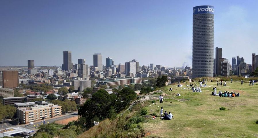 Der Vodacom Tower im Stadtviertel Hillbrow, Johannesburg, Südafrika –  age fotostock/ARCO GMC/Arco Images ©