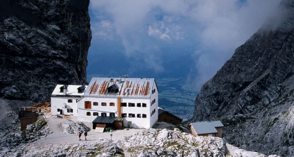 Blick auf das Riemannhaus im Steinernen Meer