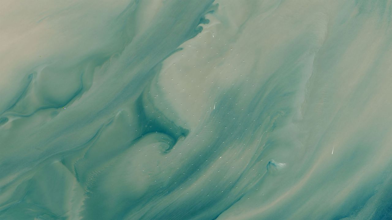 The Thames Estuary and London Array wind farm 