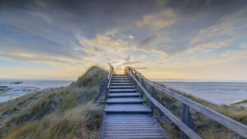 Mar do Norte ao pôr do sol, Norddorf, Ilha Amrum, Alemanha