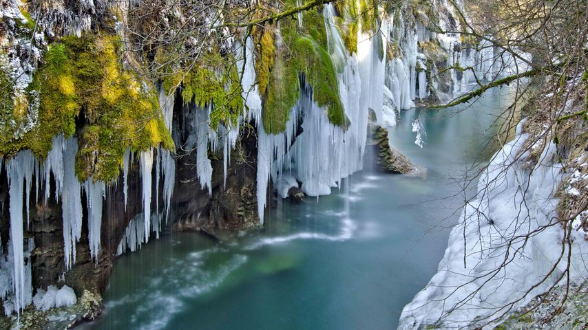 Gorges du Fier gelées par l’hiver, Haute-Savoie