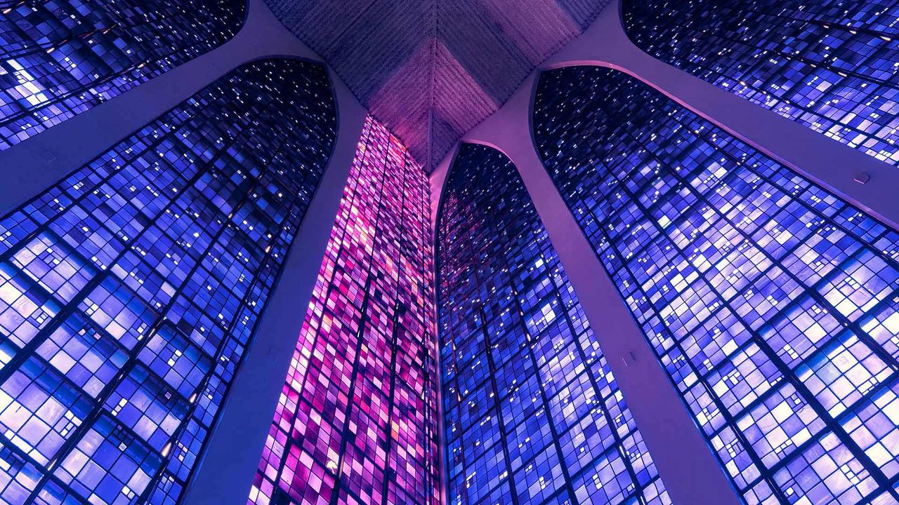 Detalhe de vitrais do Santuário Dom Bosco, em Brasília-DF
