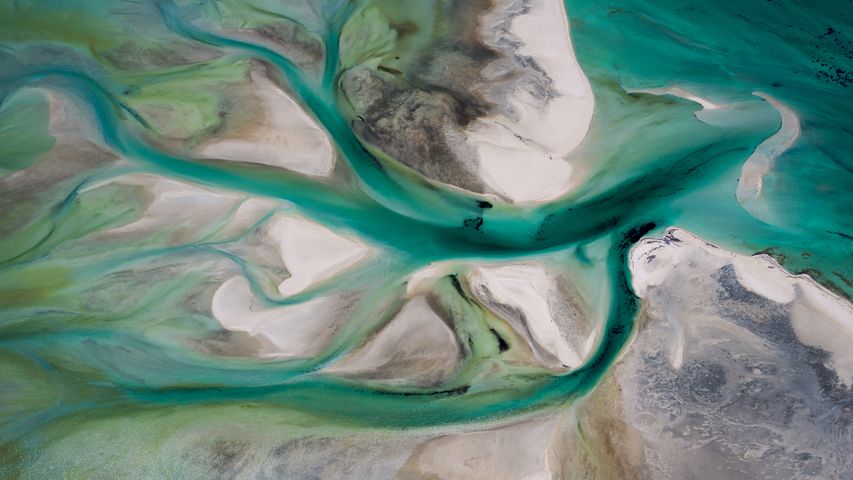 A brush-stroke bay