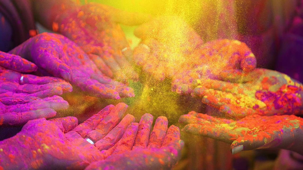 ｢ホーリー祭を祝う人々｣インド 
