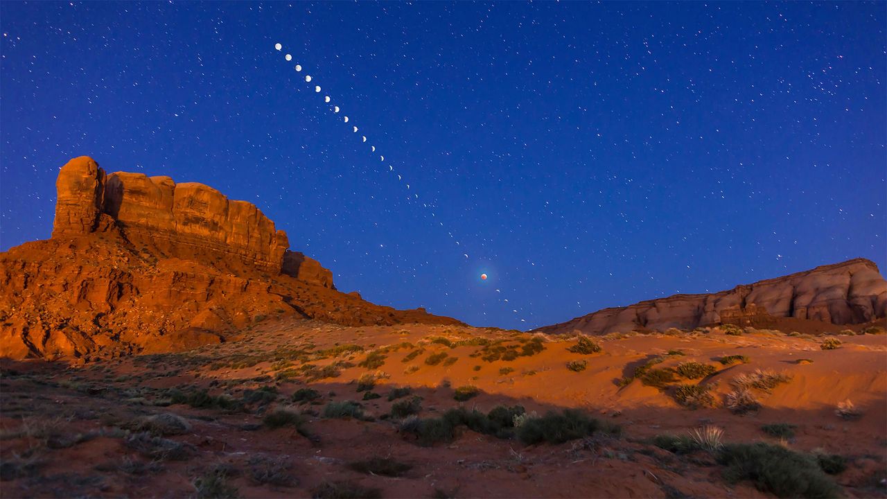 The total lunar eclipse of 4 April 2015, Monument Valley, Utah, USA