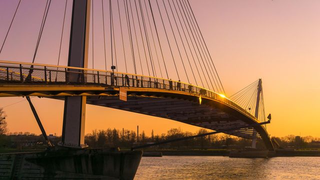 Passerelle Mimram, au dessus du Rhin, qui relie les villes de Kehl, en Allemagne, et de Strasbourg, en France