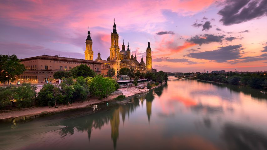 Basílica de Nuestra Señora del Pilar y el río Ebro, Zaragoza, Aragón, España