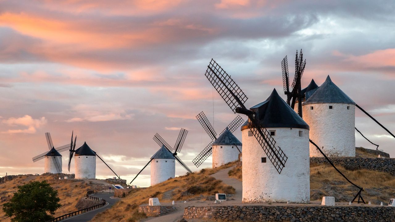 Molinos de Consuegra al amanecer, Castilla-La Mancha