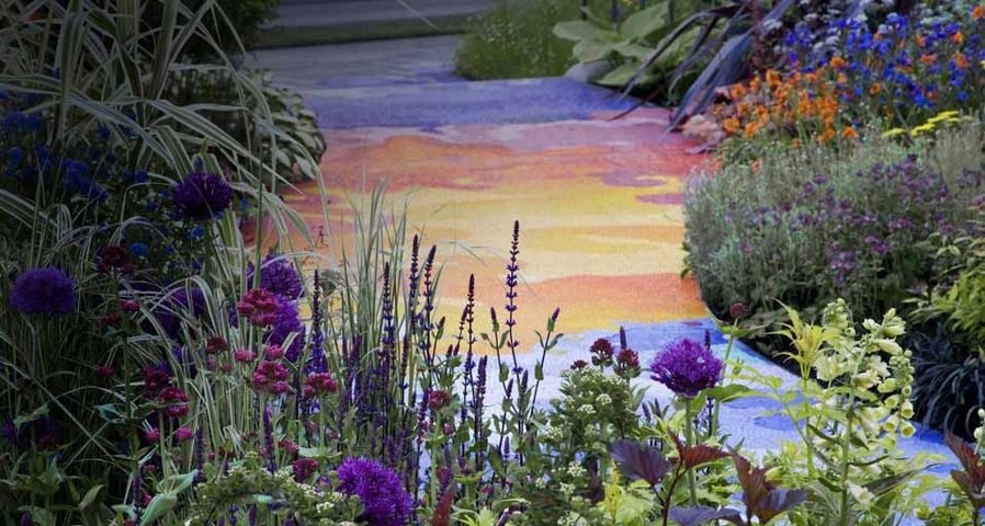 From Life to Life, Chelsea Flower Show 2008 - Rosalind Simon/Photolibrary ©