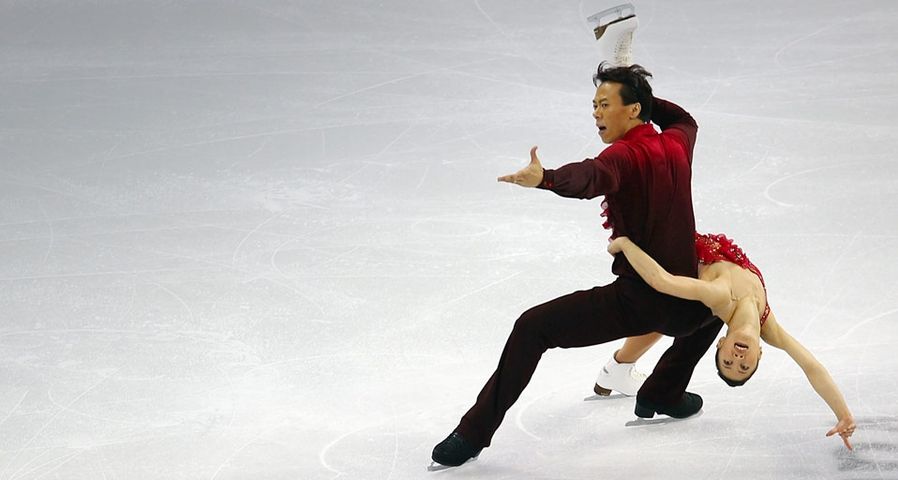 Xue Shen and Hongbo Zhao of China compete in the Figure Skating Pairs Free Program at the Vancouver 2010 Winter Olympics on 15 February 2010 - Jamie Squire/Getty Images ©