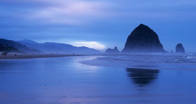 Haystack Rock at Cannon Beach, Oregon Islands National Wildlife Refuge, Oregon, USA