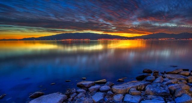 Abenddämmerung über dem Großen Salzsee in Utah – Great Salt Lake Landscapes & More/Getty Images ©