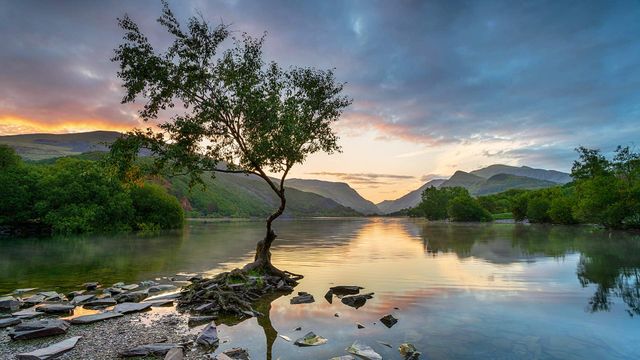 Sunrise at Llyn Padarn at Llanberis, Snowdonia National Park