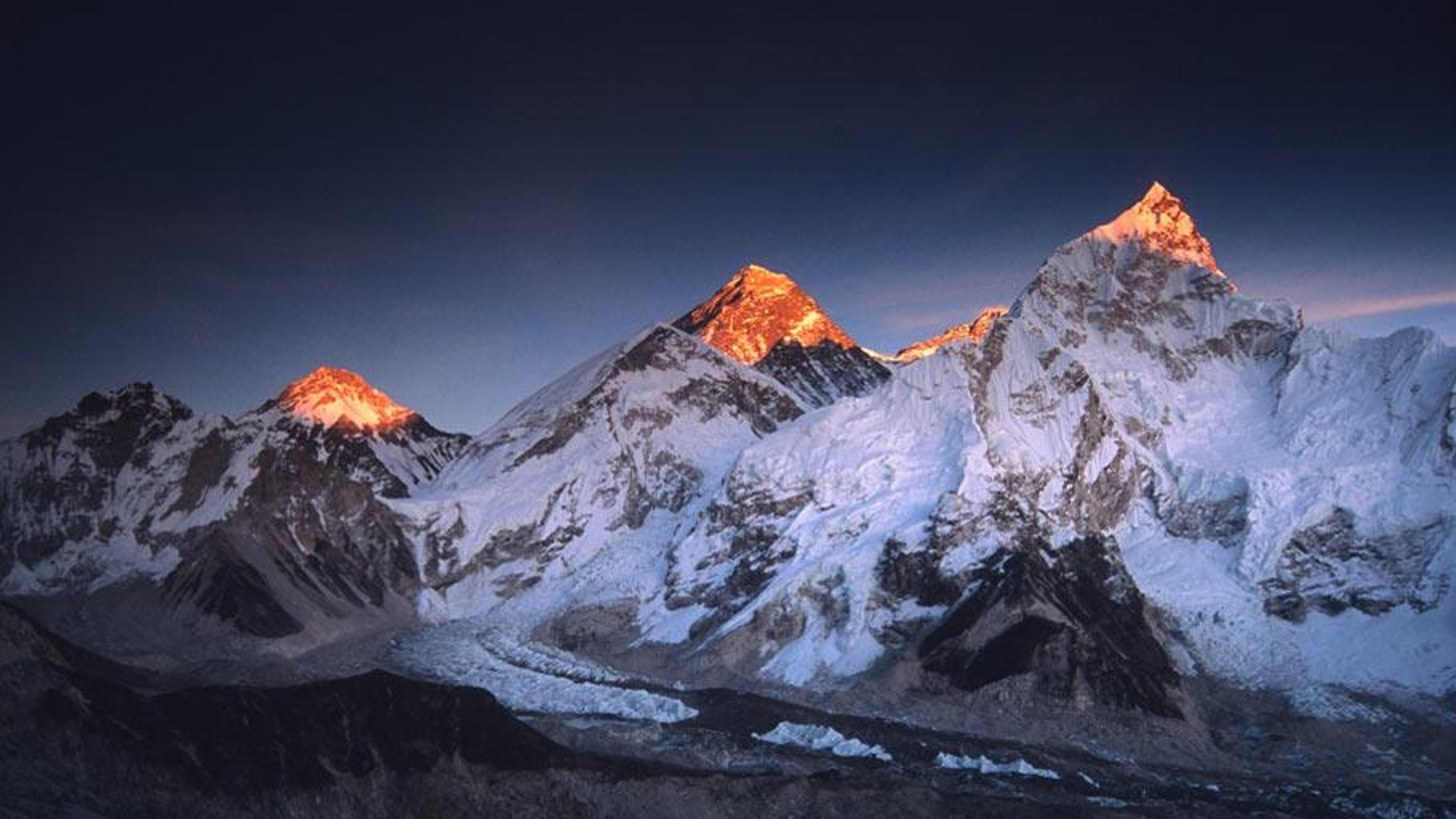 夕日に照らされるチョモランマ｣ネパール, サガルマータ国立公園 - Bing 