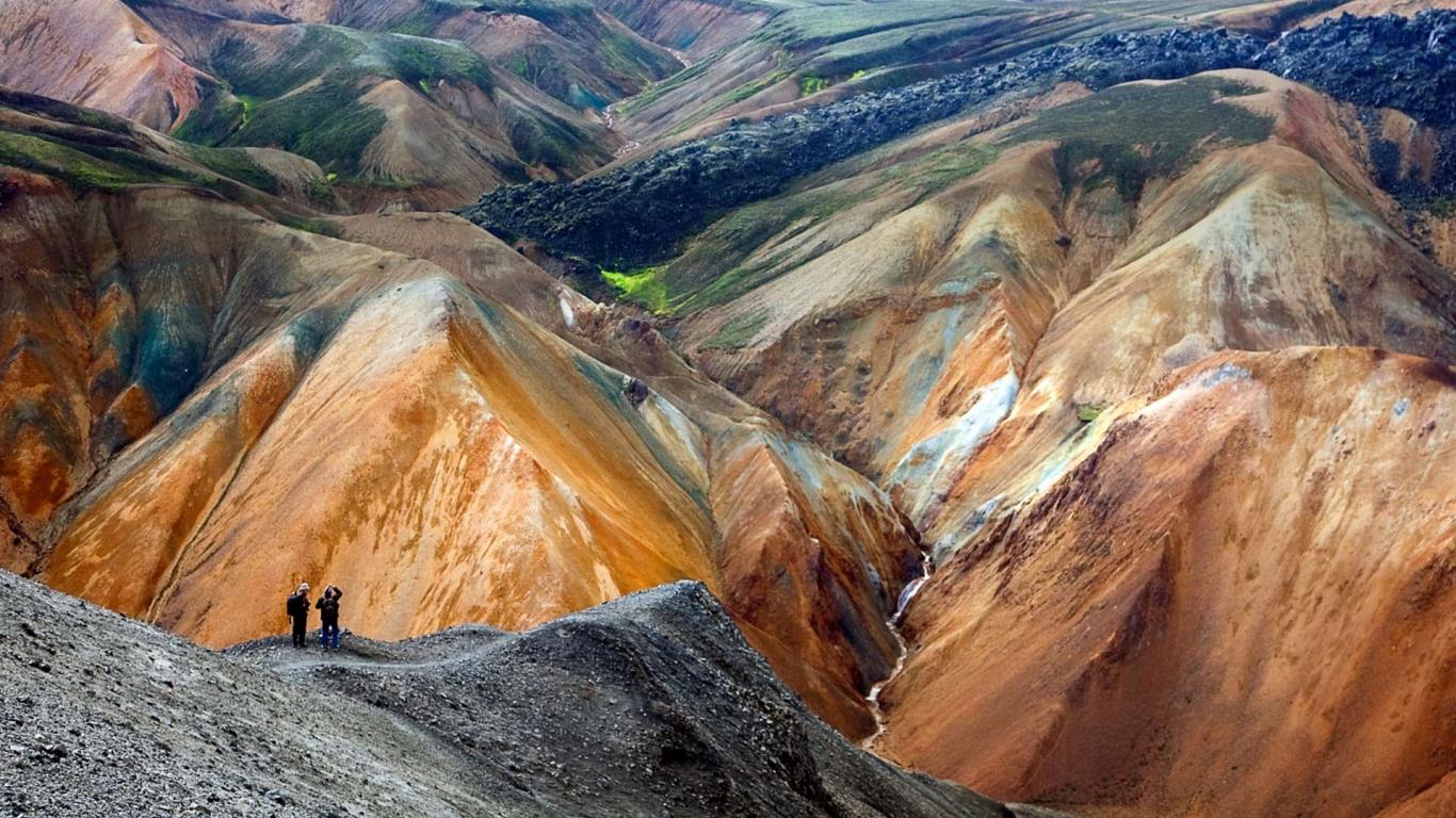 Colorful rhyolite peaks in the Landmannalaugar region of Iceland - Bing ...