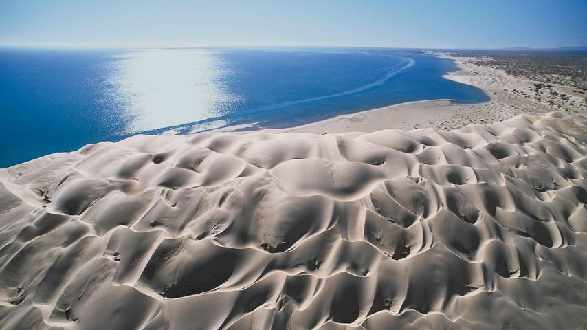 Dunes barkhanes au large de la côte Pacifique à Guerrero Negro, Mexique