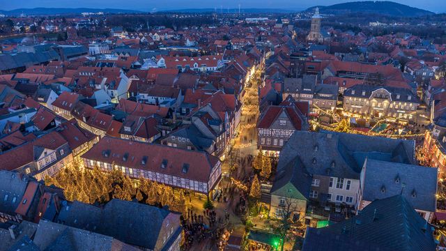 Weihnachtsmarkt am Abend, Goslar, Niedersachsen, Deutschland