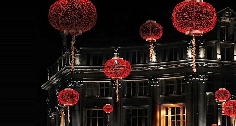 外国人过中国春节：伦敦街头的漂亮灯笼