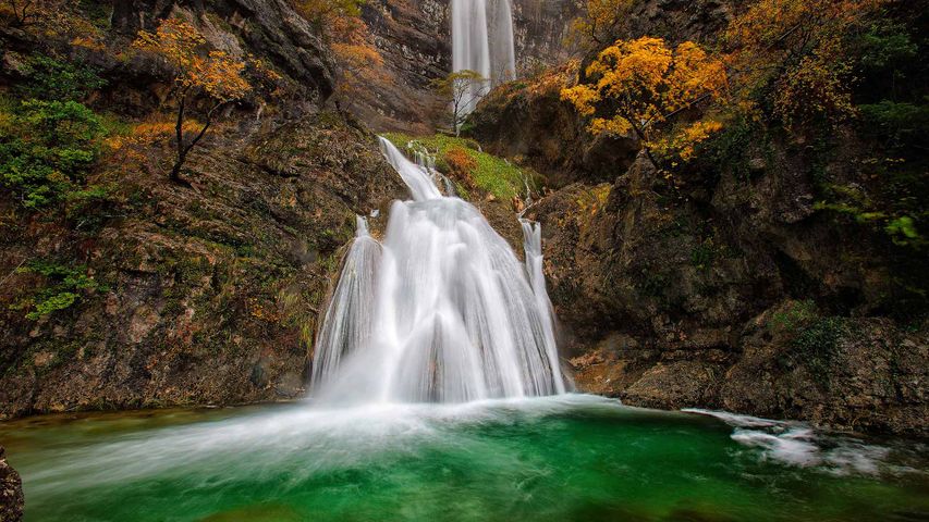 蒙多河源头的瀑布，西班牙阿尔瓦赛特里奥帕尔