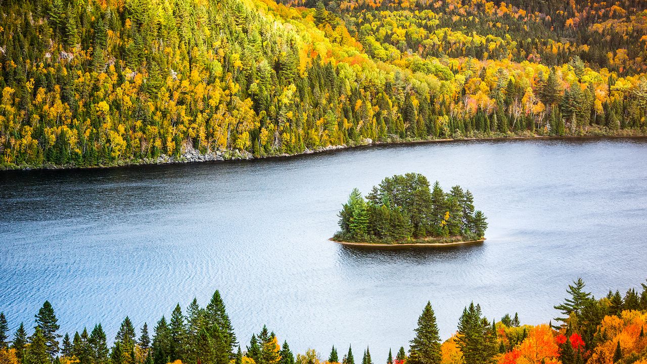 Wapizagonke Lake, La Mauricie National Park, Quebec, Canada