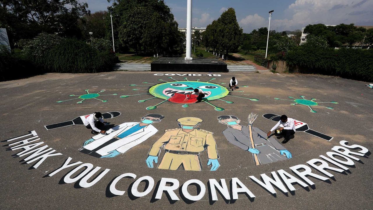 Artists of the Music and Fine Arts Institute, Jammu, paint 'Thank You Corona Warriors'