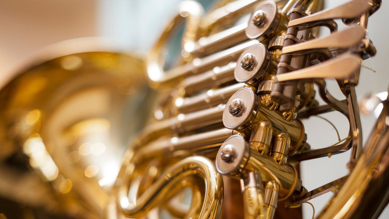 Plan rapproché d'un cor d'harmonie